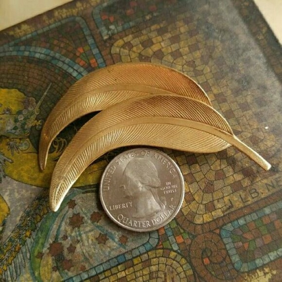 Relisted- Vintage Miriam Haskell leaf brooch pin signed gold - Picture 3 of 4